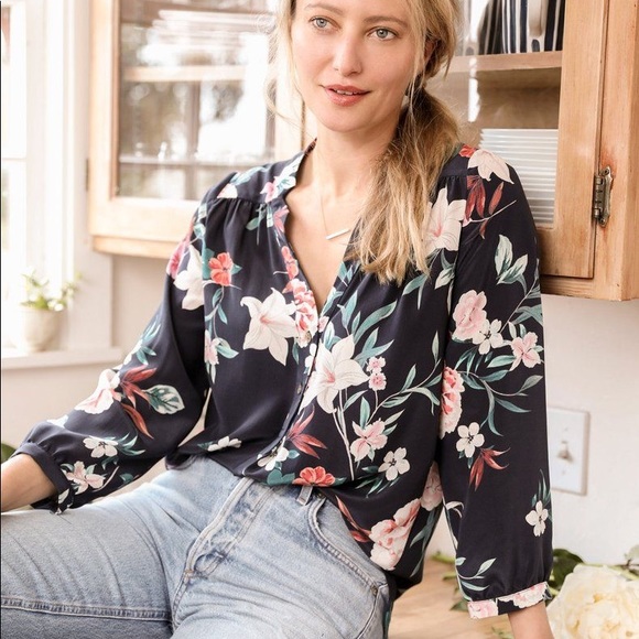 Amour Vert Tops - Amour Vert Amy Silk Top
